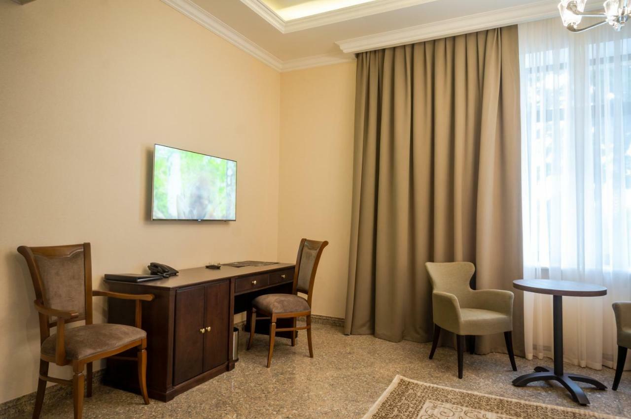 Royal Plus Hotel Almaty Luaran gambar