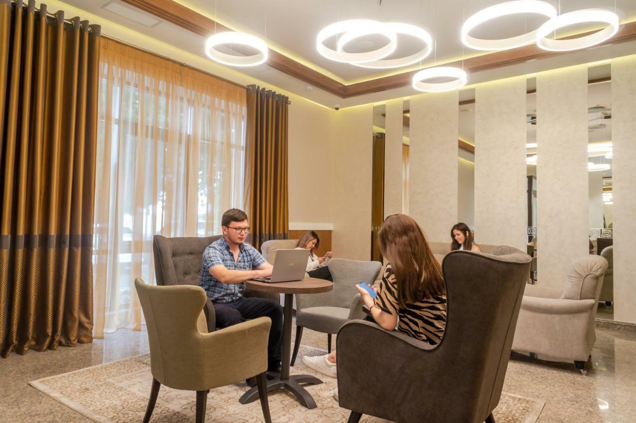 Royal Plus Hotel Almaty Luaran gambar